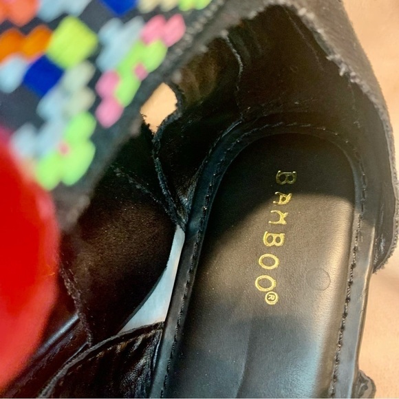 NEW Boho Sandals Sz 9 Bamboo Flat Strappy Sandals Black Multicolored Knit Poms - Picture 5 of 16